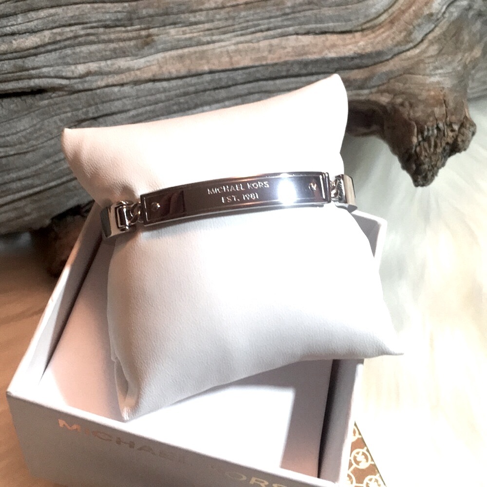 ⚜️Michael Kors® Women’s Silver Pave Bracelet⚜️